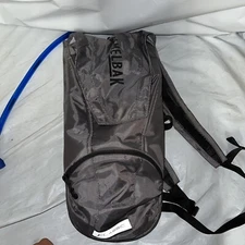 Camelbak Classic Rogue Hydration pack 85oz/ 2.5L, Color Gray. A57-8 Pre-Owned