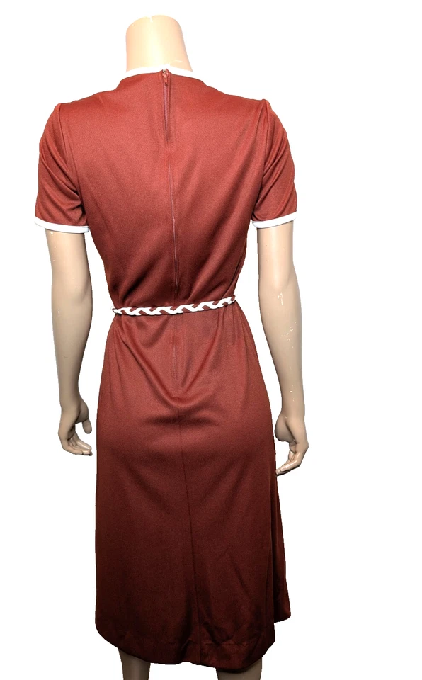 Vestido midi vintage años 70 para mujer con timbre marrón blanco trenzado lazo cinturón Sears Foto 4 de 4