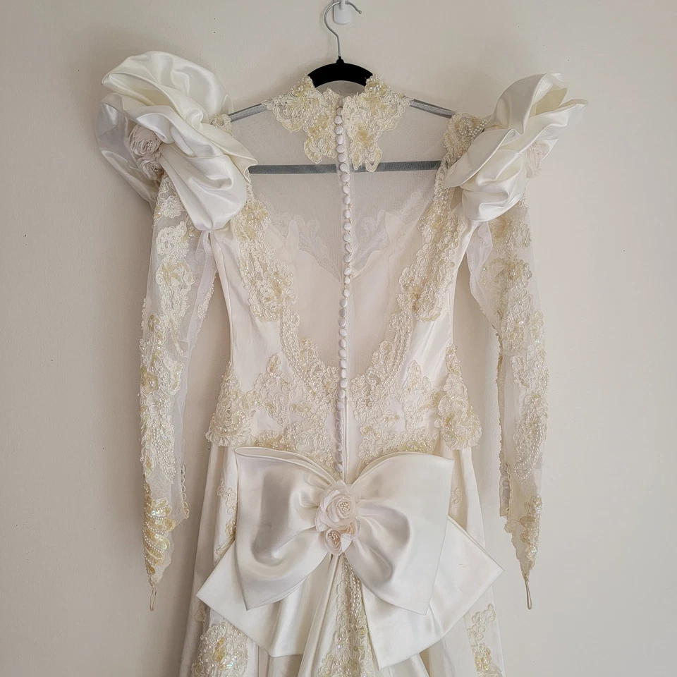 Vestido de novia romance Eve of Milady 3 tren bullicioso, exquisito vestido vintage XS-S Foto 2 de 4