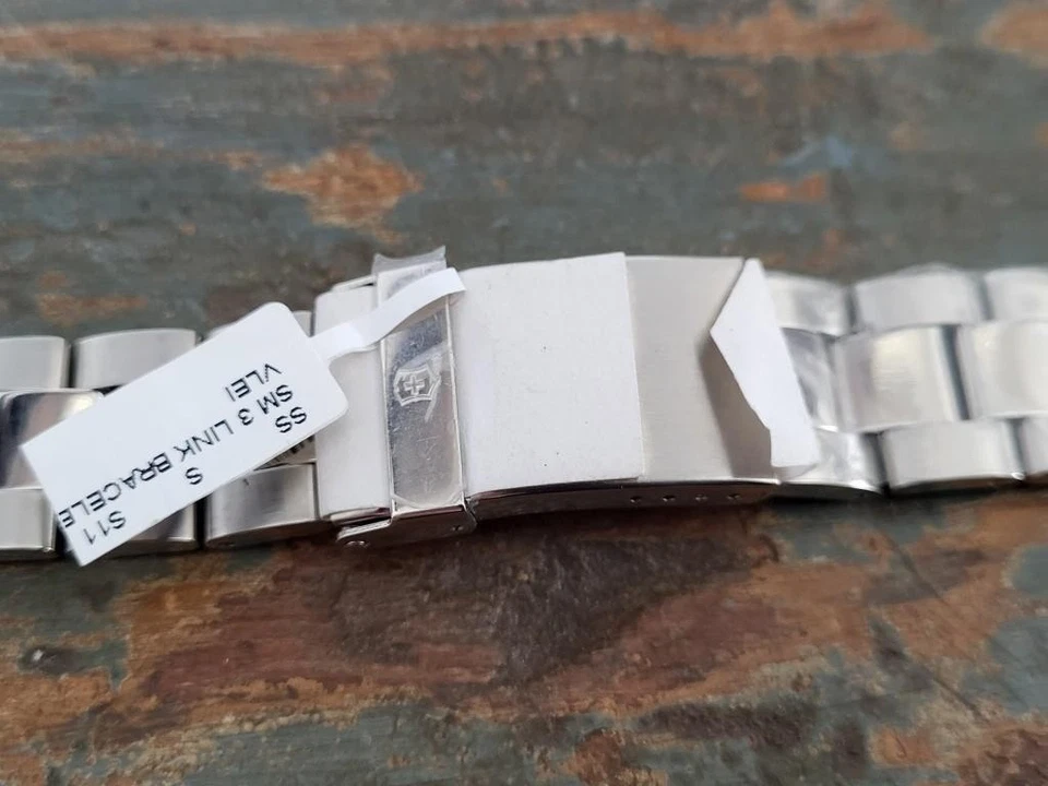 New with Tags "Swiss Army" 20mm Stainless Steel watch Bracelet w/Fliplock clasp - Image 2 of 4