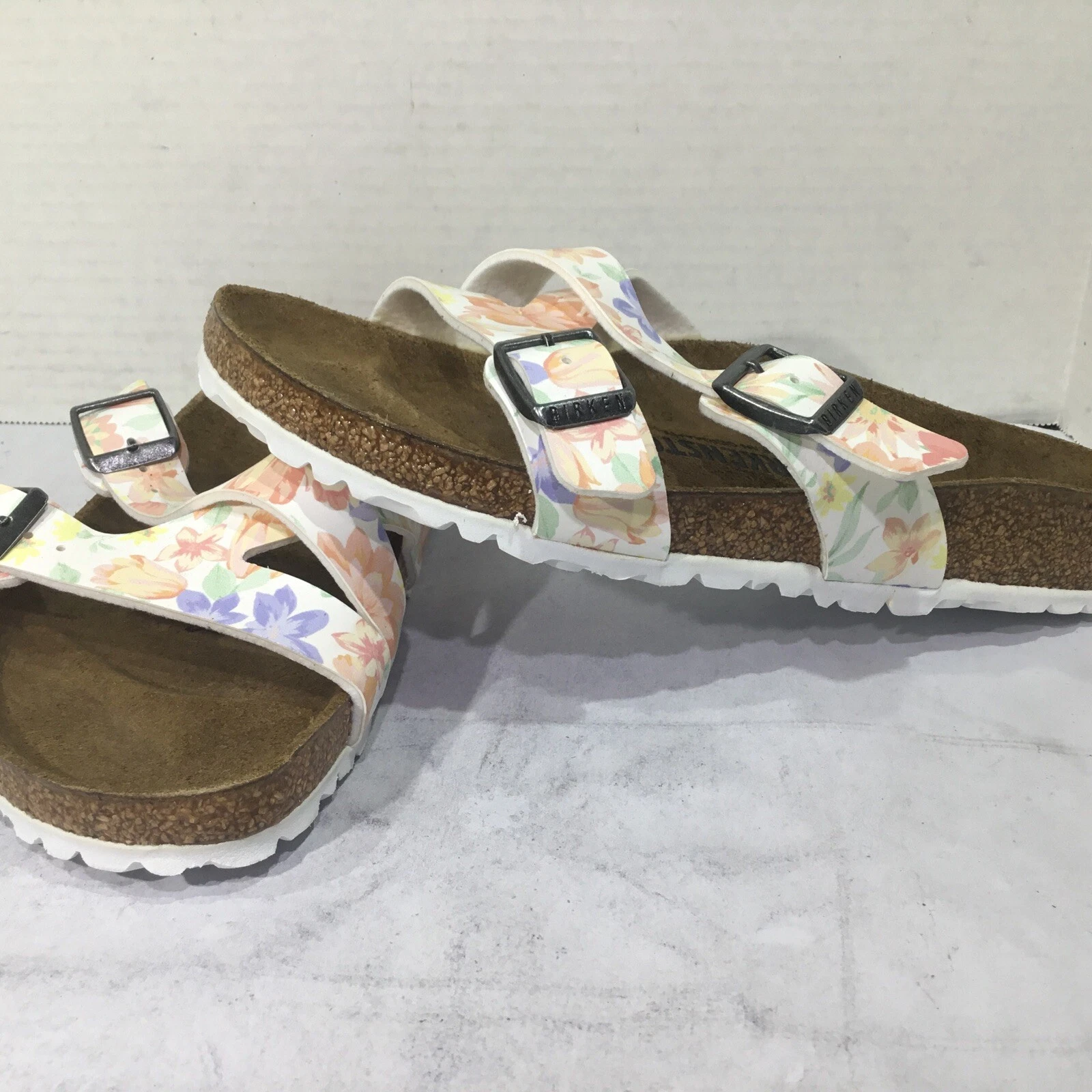 NEW BALANCE Birkenstock diapositive floreali bianche da donna taglia 7 EU 38 equilibrio stretto Yao Y23 1258
