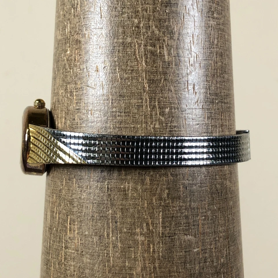 Antigo Relógio Feminino Waltham W009D Diamante Tom Dourado Oval Quartzo 18mm 6 3/4" - Imagem 3 de 4