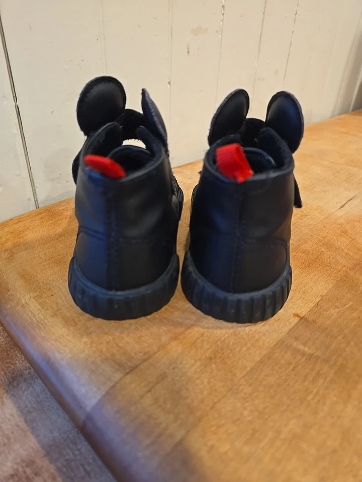 Zapato H&M Bebé/Niño Pequeño Talla 6 Mickey Mouse Disney  Foto 3 de 4