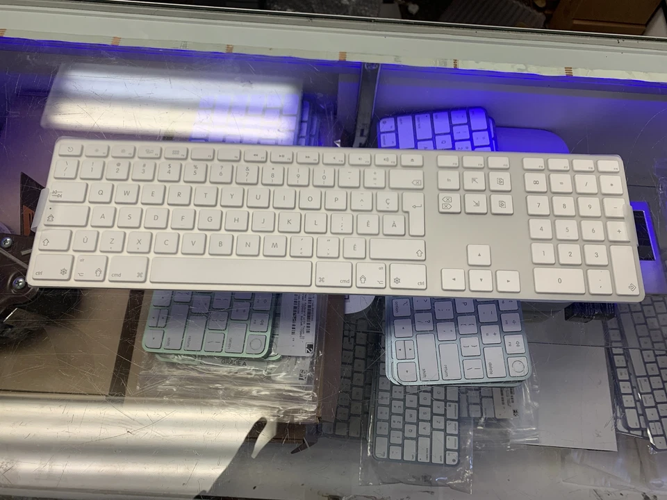 Genuine Apple USB Wired Keyboard with Numeric Keypad MB110LL/B International - Image 3 of 4