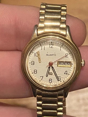 Vintage Seiko Watch Gold Tone Womens 23mm Day Date 3Y03-0A29 Runs But As-Is