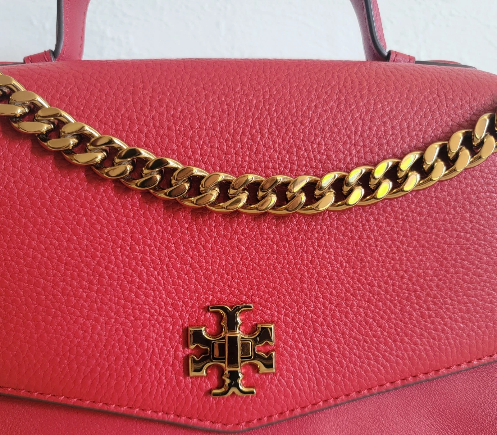 Borsa a tracolla convertibile Tory Burch Kira Red Pebble camoscio pelle liscia catena
