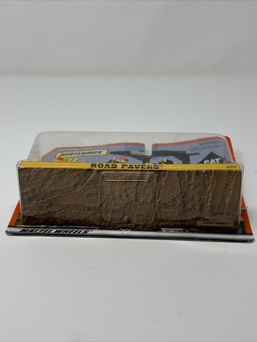 Matchbox Dirt Machines Caterpillar Road Pavers 32957 1998 - Picture 4 of 11