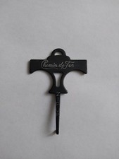 Vintage Chemin de Fer Metal Hook Zipup.