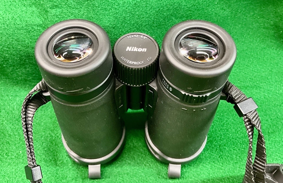 NIKON 10x42 Monarch M7 Binoculars  With Nikon TRA-3 TRIPOD ADAPTER Exc.cond. - Image 3 of 4