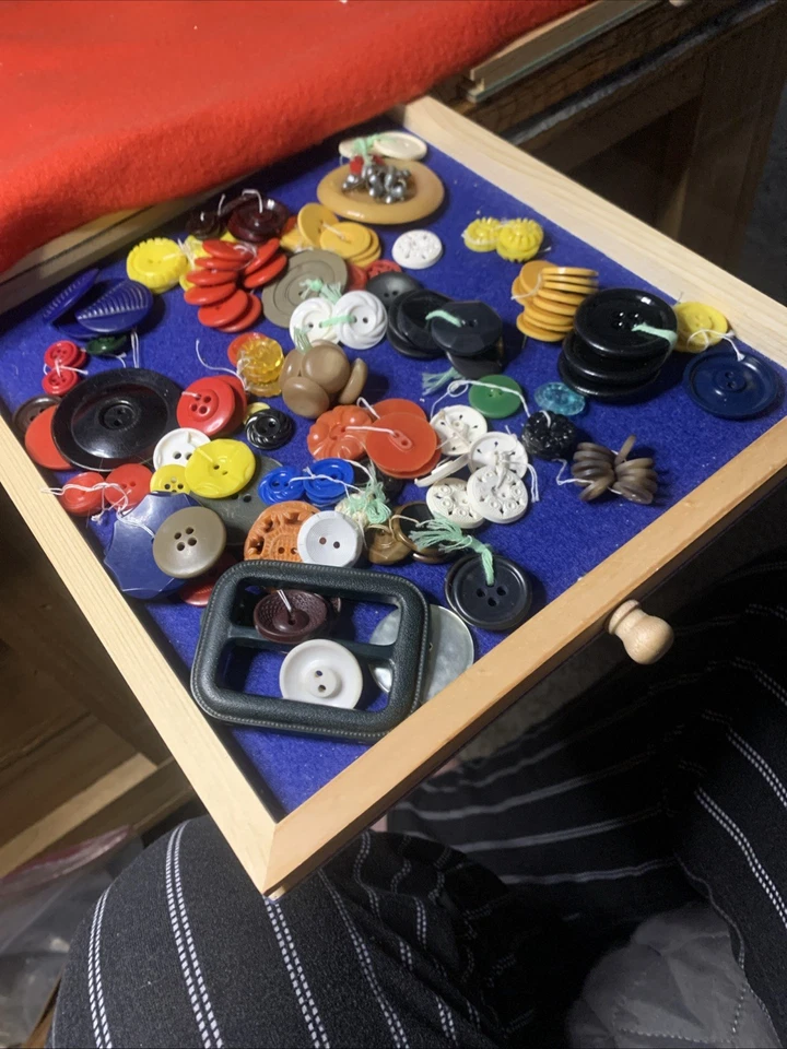 Buttons  - Image 2 of 4