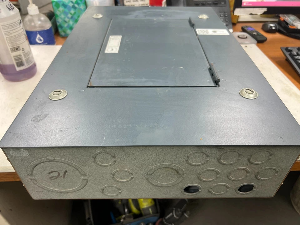 👀 GE GENERAL ELECTRIC 100A MAIN LUG PANELBOARD 120/208V 3Ø 4W 12 CIR TYPE NLAB - Image 2 of 4