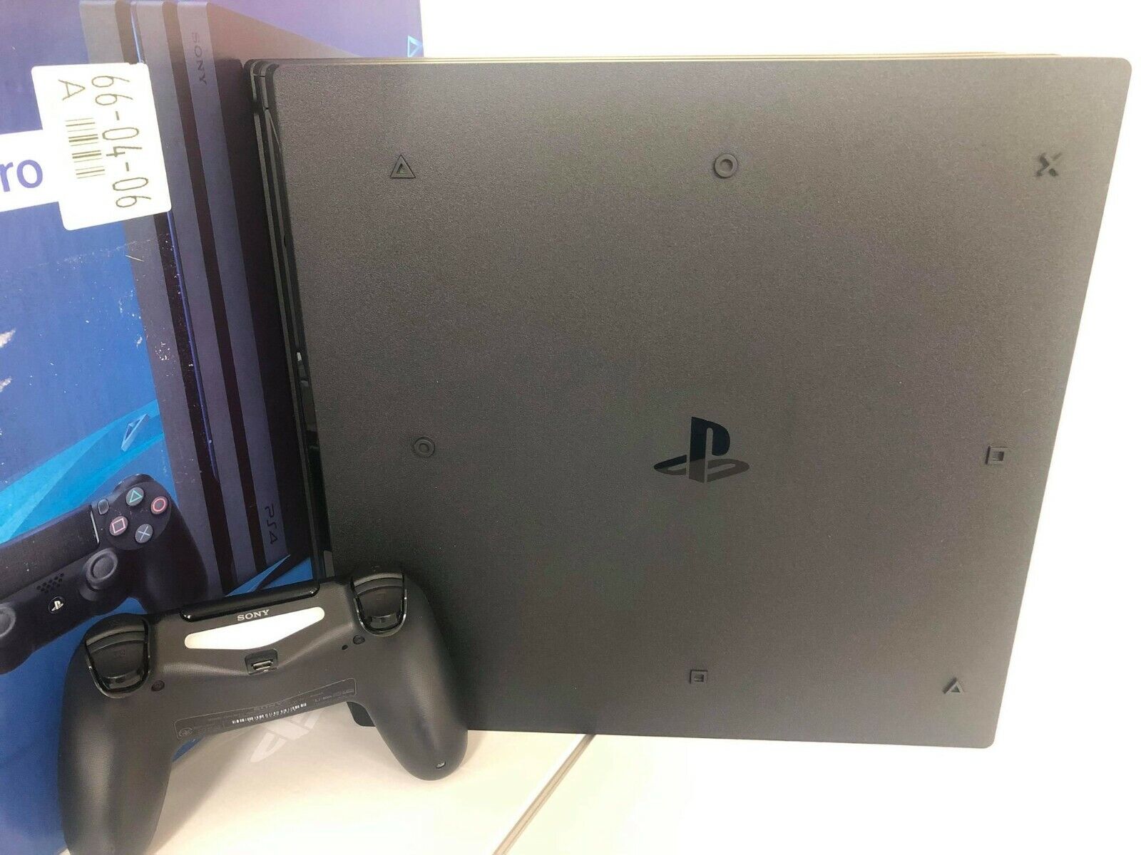 PS4 Pro 本体 ジェット・ブラック 1TB CUH-710… 独特の上品 10134円