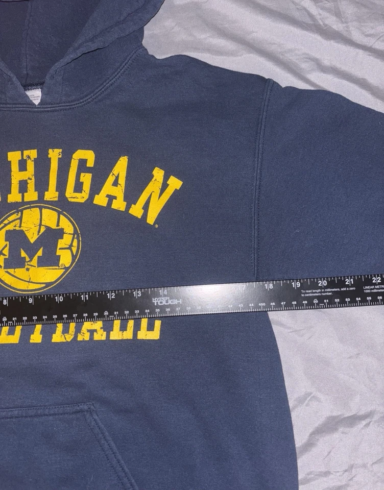 University of Michigan Wolverines Volleyball Pullover Hoodie Men’s Small Blue - Image 4 of 4