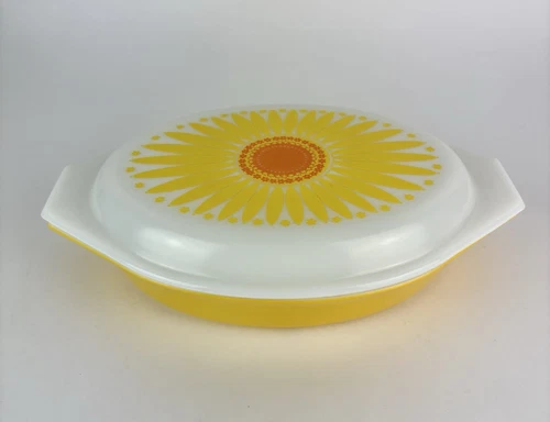 Vtg Pyrex Daisy Oval Casserole #043 with Lid 1.5 Quart Sunflower Yellow Orange