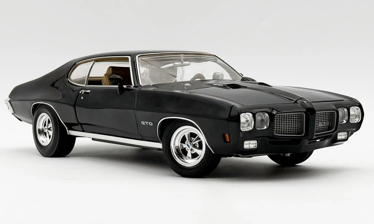 Pontiac 1:18 Scale Diecast & Toy Vehicles for sale | eBay