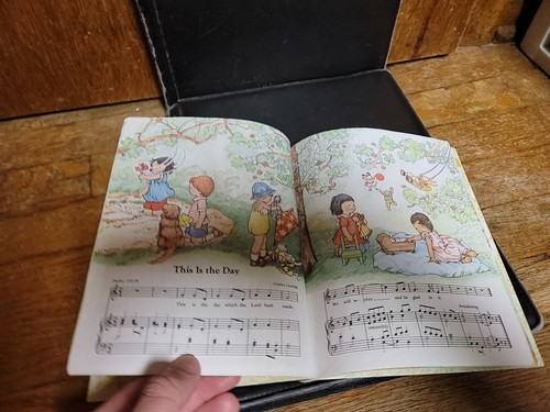 A Little Golden Book of Hymns 1985 VTG religious church Christian music - Picture 7 of 11