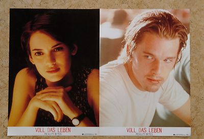(07) 2x Aushangfotos DIN A3 - REALITY BITES - VOLL DAS LEBEN Winona Ryder, 