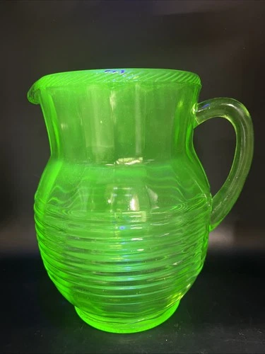 Anchor Hocking URANIUM Green Circle Pattern Depression Glass 80 oz Pitcher 1930s