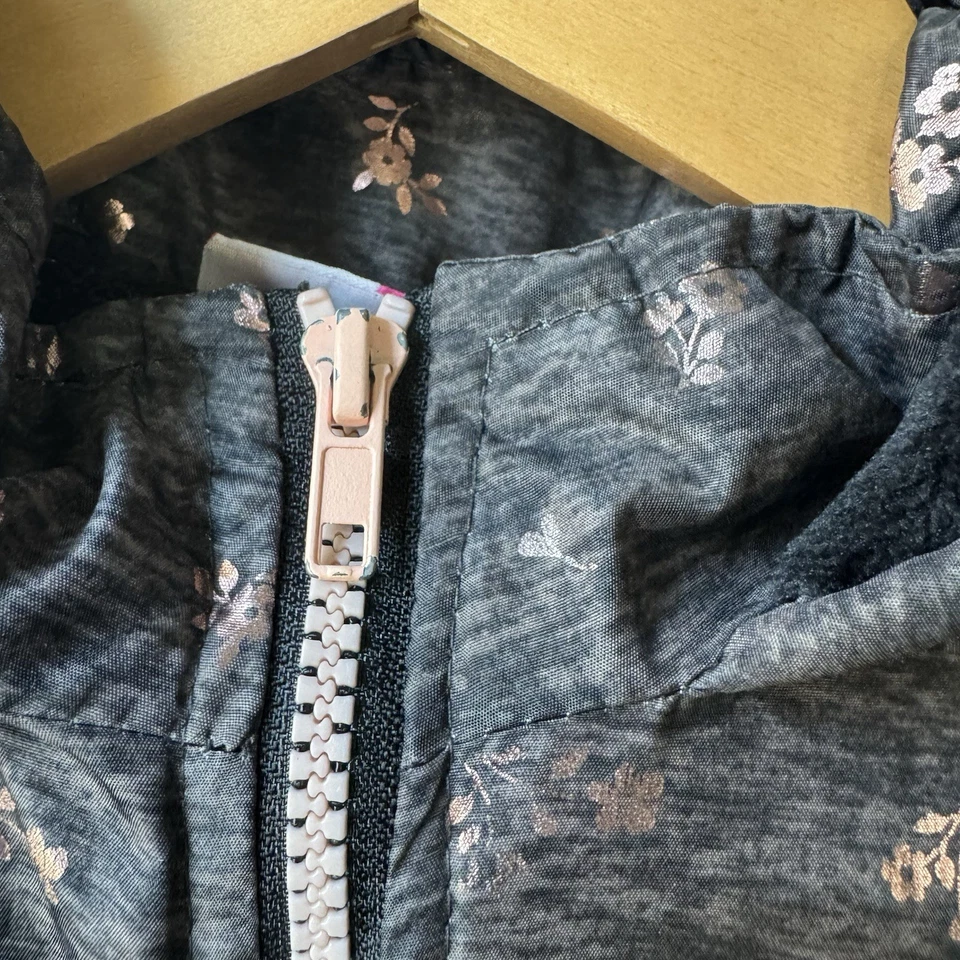 Abrigo Chaqueta PENELOPE MACK Con Capucha Talla 5 Forrado de Vellón Cremallera Gris/Rosa Estampado de Flores Foto 4 de 4