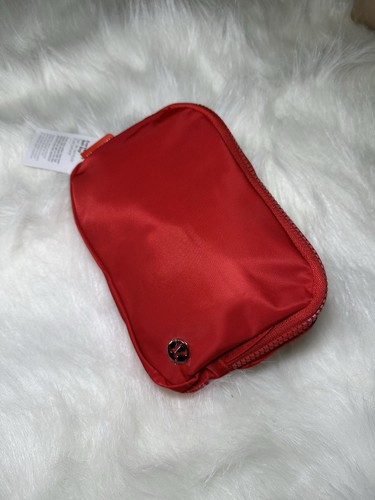 NEU Lululemon Everywhere Gürteltasche 1L - ROT - Unisex Crossbody Bauchtasche Neu mit Etikett