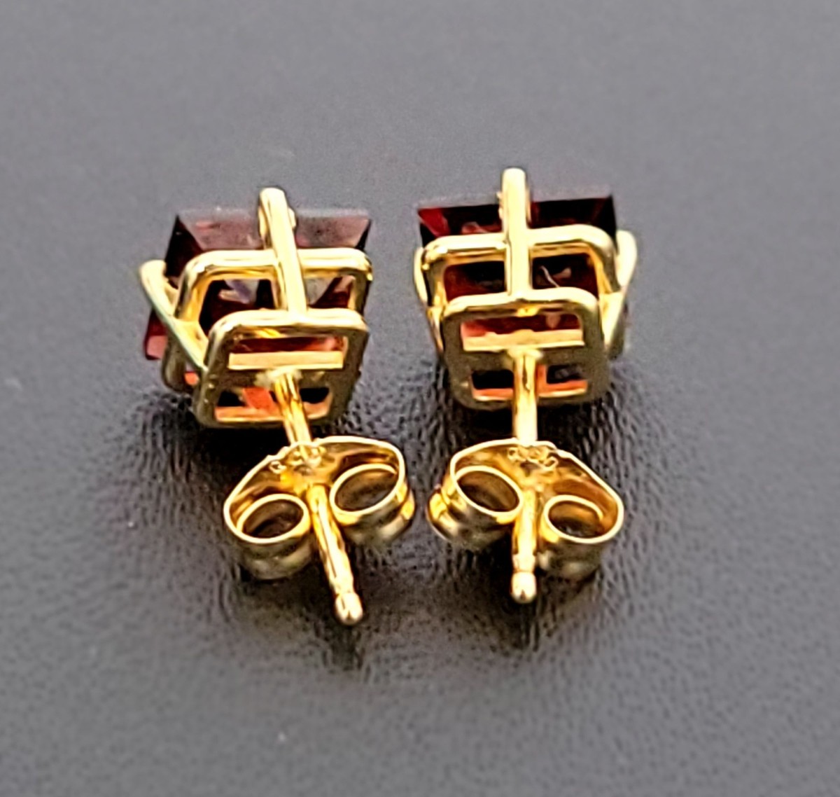 QCD 14K Gold Square Cut Faceted Garnet Stud Earrings 5mm