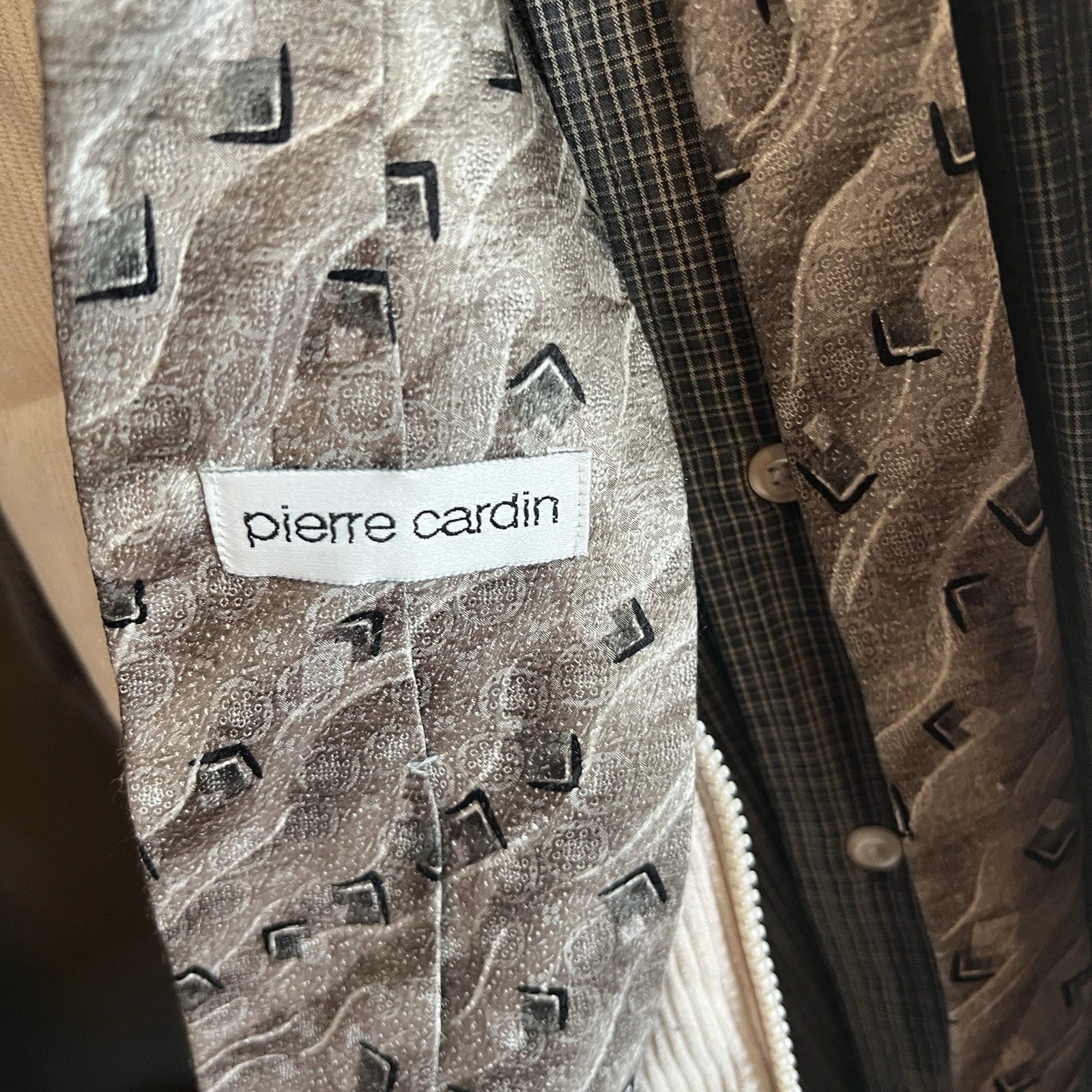 Ordinary Is Played Out! Check Out This Four Piece Casual/Classic Ensemble - product detail image 4