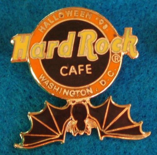 WASHINGTON DC HALLOWEEN BLACK VAMPIRE BAT LOGO 1998 SERIES Hard Rock Cafe PIN