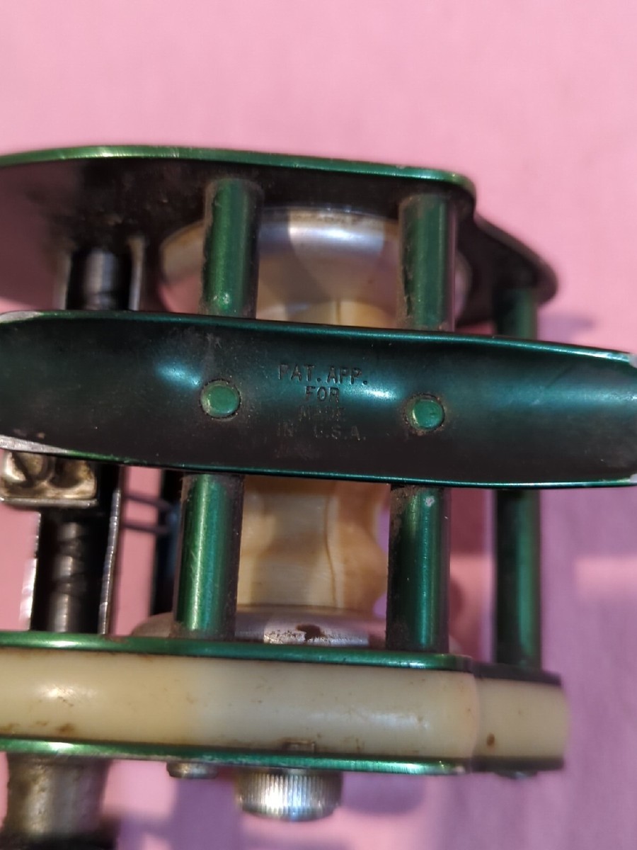 Vintage Bronson Symbol No 4700 Casting Reel Green & White