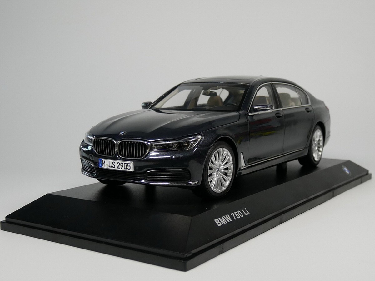 BMW 7 Series ミニカー シルバー 新品特価 DCM 1/64 BMW E32 7-Series セダン Silver, Boost Gear