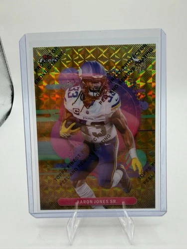 AARON JONES SR. 2025 TOPPS FINEST TRUE GOLD W/ COATING /25 #159