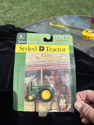 ERTL 1/64 John Deere The Furrow Series Tractors Styled D 2000 New