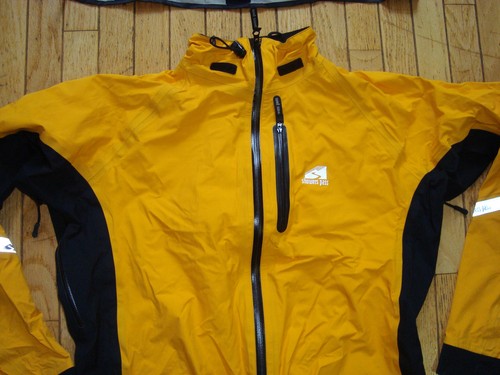 SHOWERS PASS EVENT YELLOW HOODED RAIN JACKET SIZE LARGE HARDLY WORN! - Picture 3 of 17