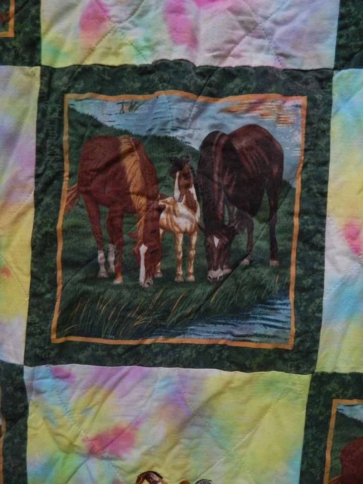 Manta Tie Dye Arco Iris Caballos - Tiro Verde Caballo 70" X 85" Foto 4 de 4