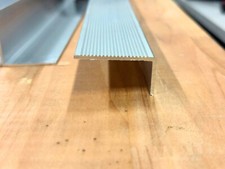 Alu Treppenschutzprofil L-Profil mit Rippen 45x23x2mm verschiedene L&auml;ngen