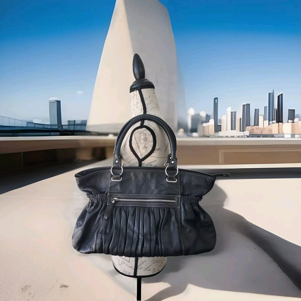 Bolso de hombro grande de cuero plisado negro para lavandería china bolsillos Foto 2 de 4