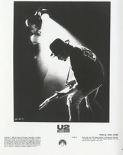 U2 Rattle and Hum Bono The Edge guitar spotlight in concert Original 8x10 Photo