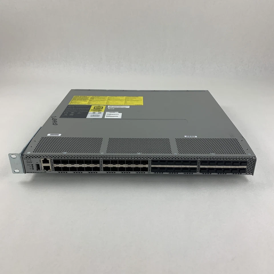 Interruptor de tela multicapa Cisco DS-C9148S-K9 MDS 9148S 16G probado 2x fuente de alimentación Foto 2 de 4