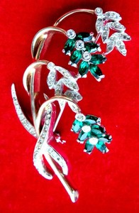 Authentic Vtg Reja Inc Signed Rare Brooch Gold Plated Faux Emerald/Clear Rhinestone