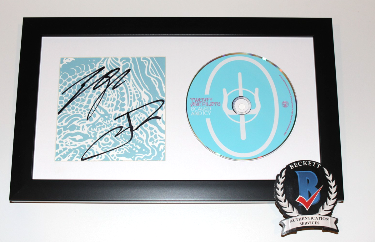 TWENTY ONE PILOTS BAND SIGNED FRAMED SCALED AND ICY CD ALBUM