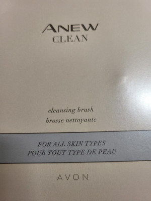 Avon-Anew-Cleansing Brush Set-All Skin Types-Battery Operated-New in Box