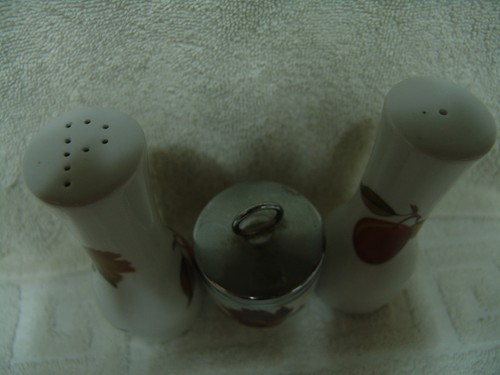 AGITADORES DE PIMIENTA SALINA DE COLECCIÓN ROYAL WORCESTER Y MIMADORES DE HUEVOS COMO NUEVOS PORCELANA - Imagen 3 de 5