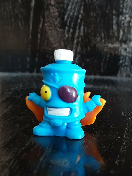 MUÑECO SUPERZINGS  SERIE 1