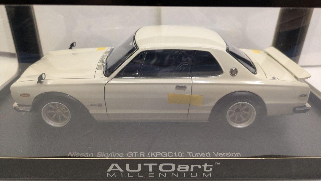 1/18 オートアートSKYLINE GT-R チューンドバージョン 1/18 AUTOart Nissan Skyline GT-R Tuned Version White Custom