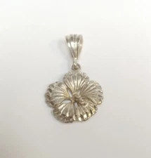 STERLING SILVER 5 PETAL FLOWER CHARM PENDANT NICE DETAILING 