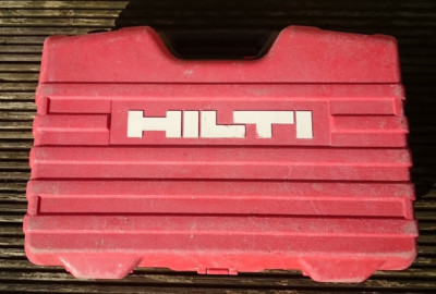 HILTI AG 125 A22 AKKU SCHLEIFER LEERKOFFER / NUR KARTON beide Verschlüsse funktionieren