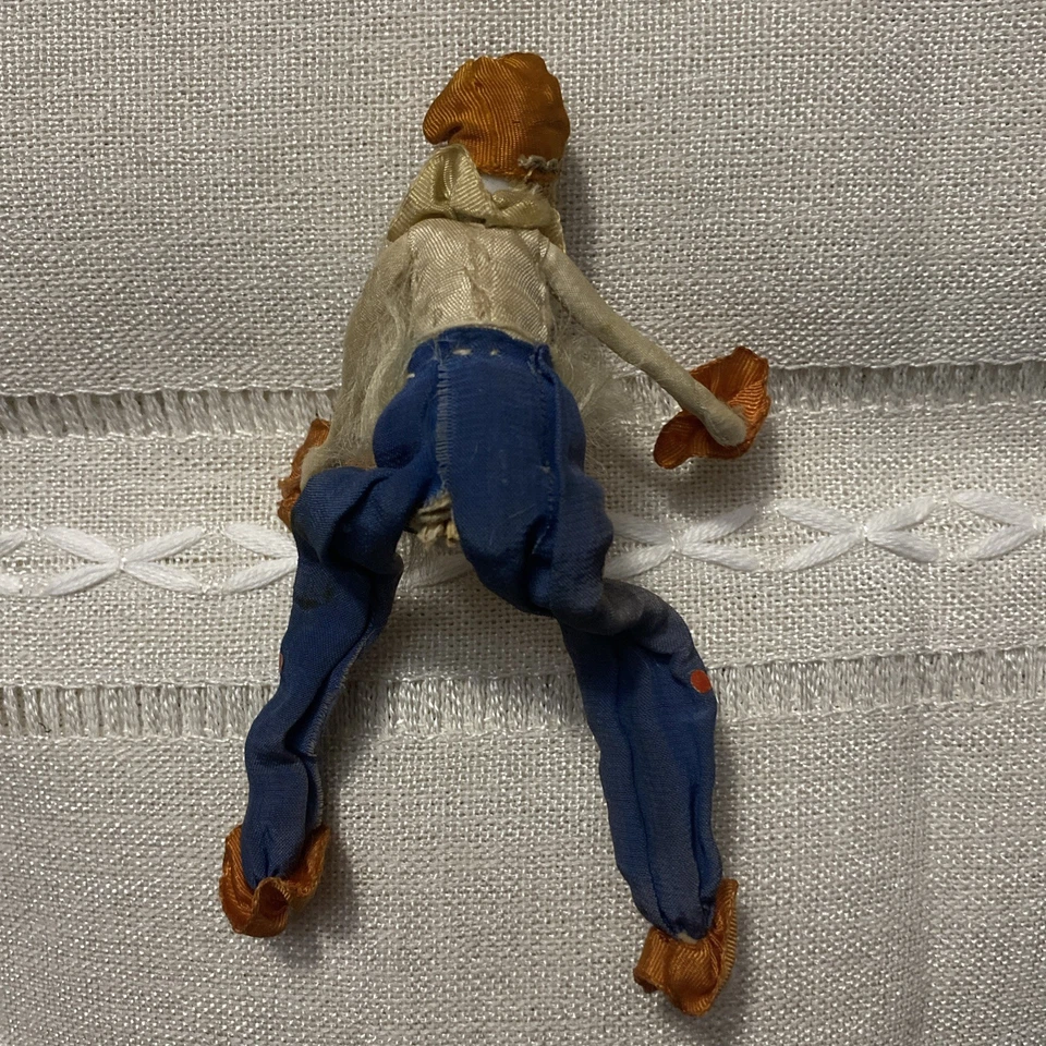 Muñeca antigua Pierrot Boudoir, cabeza de porcelana, cuerpo de tela Foto 4 de 4