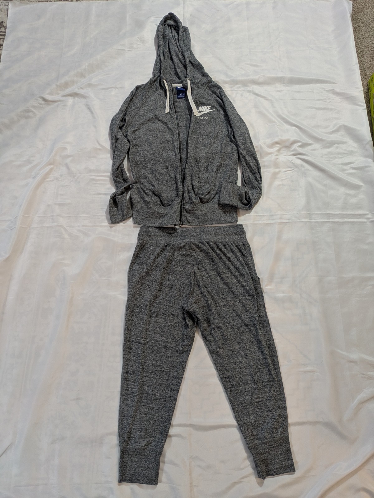 nike sweat suit for women size small