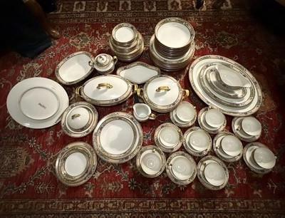 Limoges - Table service for 10(70 Pieces)- Porcelain - Luxurious 24K Gold gilded