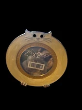 Cat Kitten Metal Enameled Yellow Metal Photo Picture Frame Round 2.5x2.5"
