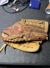 Louisville Slugger "The Softballer" 13.5" RH Throw Baseball Glove HBG9